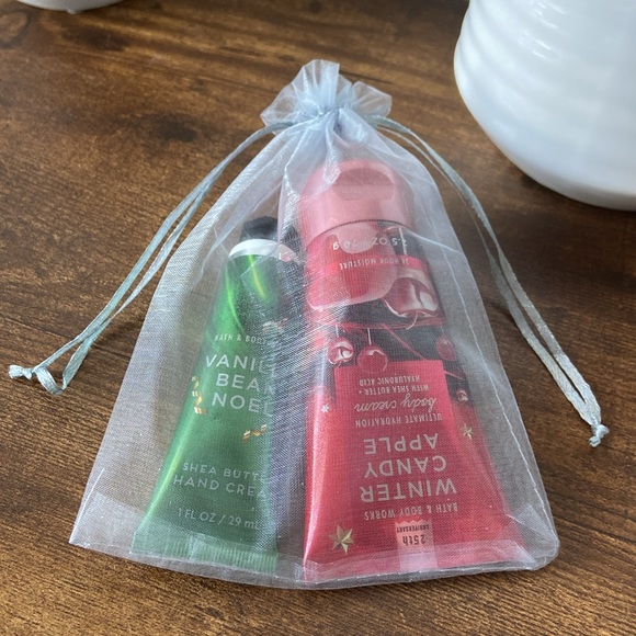 New Bath & Body Works Winter Candy Apple and Vanilla Bean Noel Cream Set - Picture 2 of 10